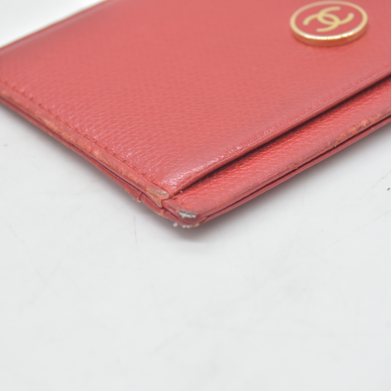 $575 2004 Chanel Caviar CC Button Card Holder Red