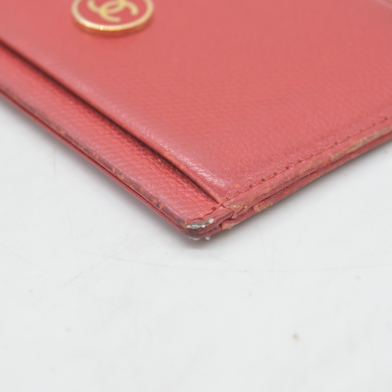 $575 2004 Chanel Caviar CC Button Card Holder Red