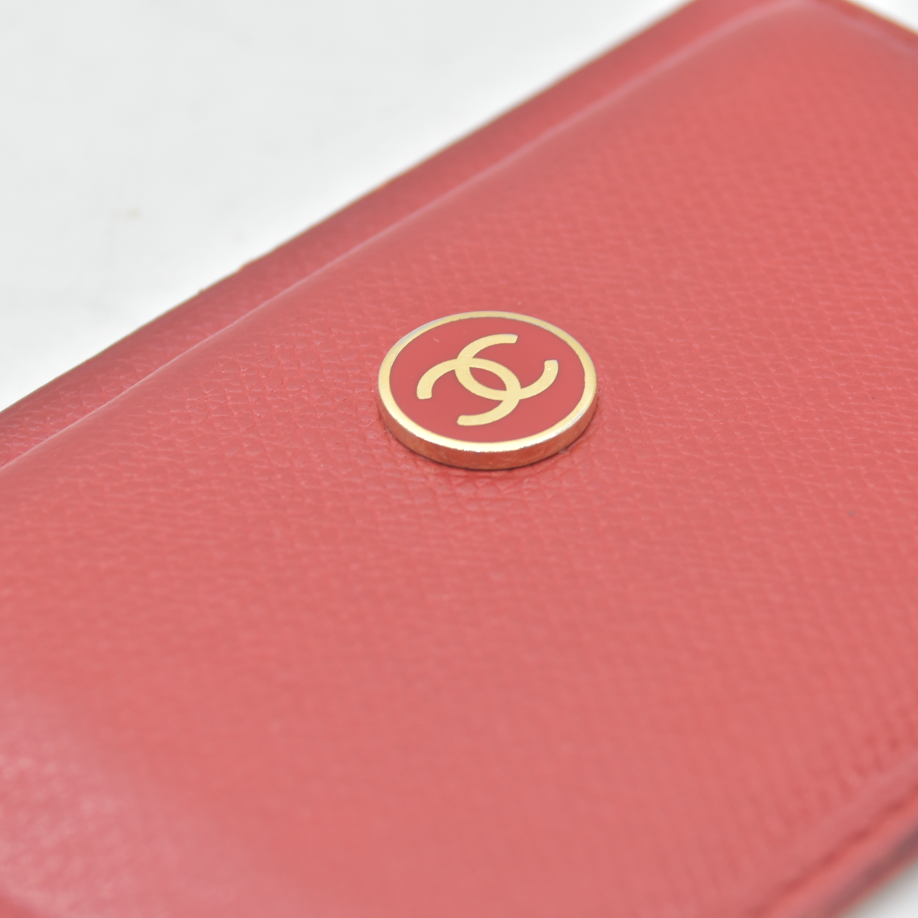 $575 2004 Chanel Caviar CC Button Card Holder Red