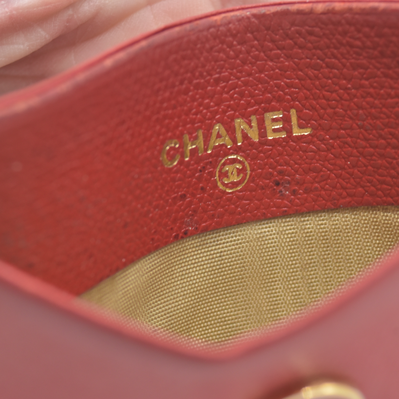 $575 2004 Chanel Caviar CC Button Card Holder Red