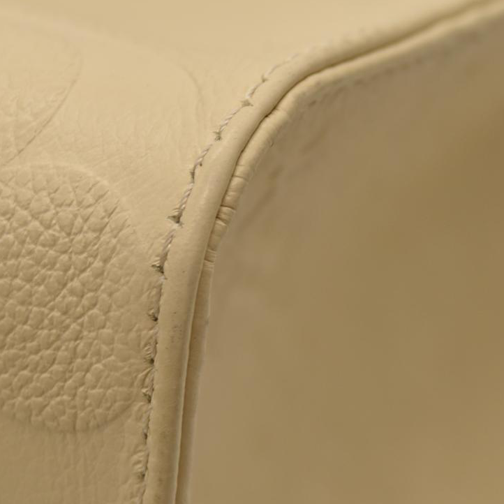 LOUIS VUITTON Empreinte Monogram Giant Onthego MM Creme