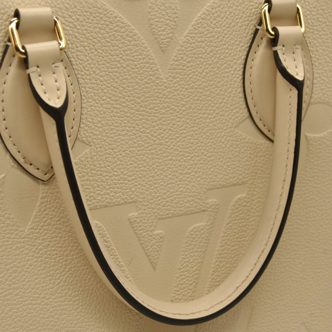 LOUIS VUITTON Empreinte Monogram Giant Onthego MM Creme