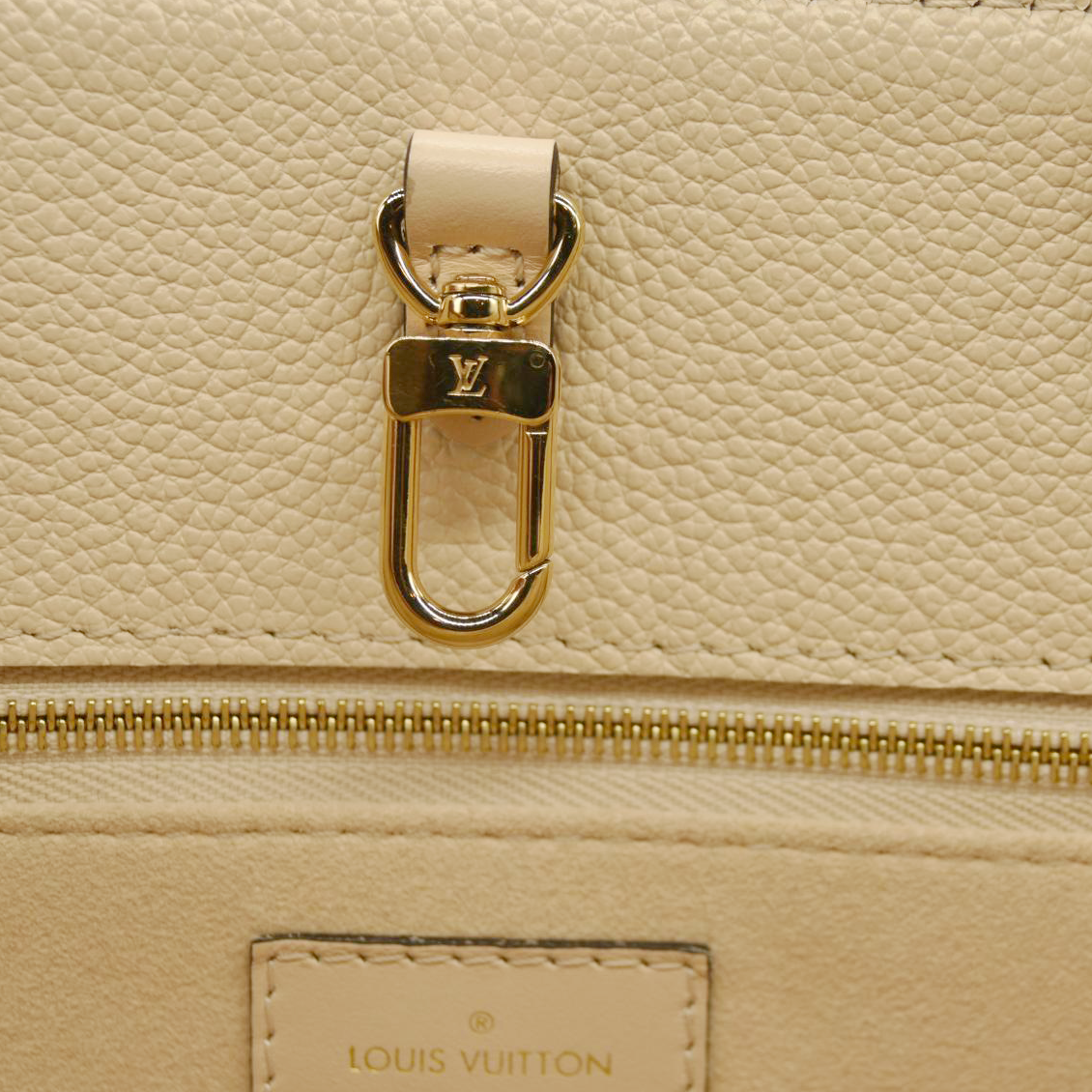 LOUIS VUITTON Empreinte Monogram Giant Onthego MM Creme