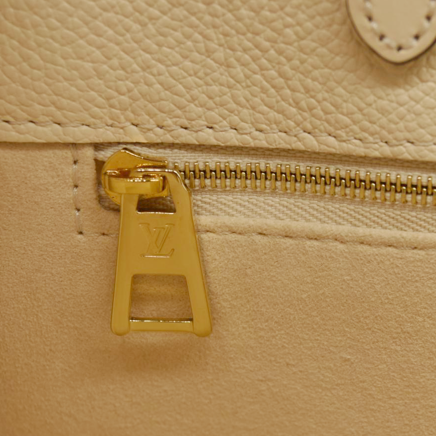 LOUIS VUITTON Empreinte Monogram Giant Onthego MM Creme