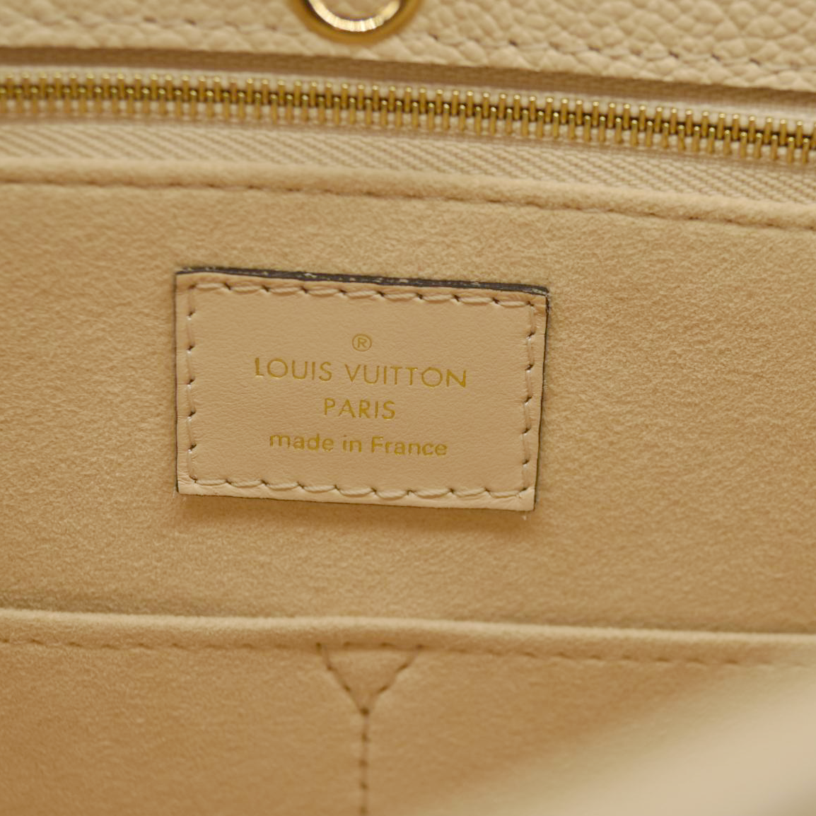 LOUIS VUITTON Empreinte Monogram Giant Onthego MM Creme