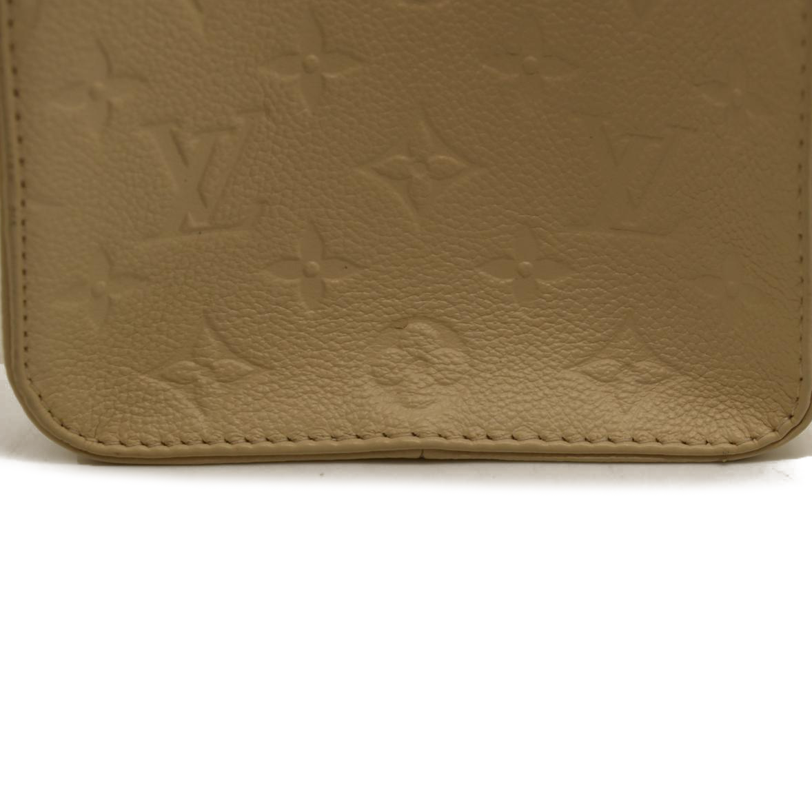 LOUIS VUITTON Empreinte Monogram Giant Onthego MM Creme