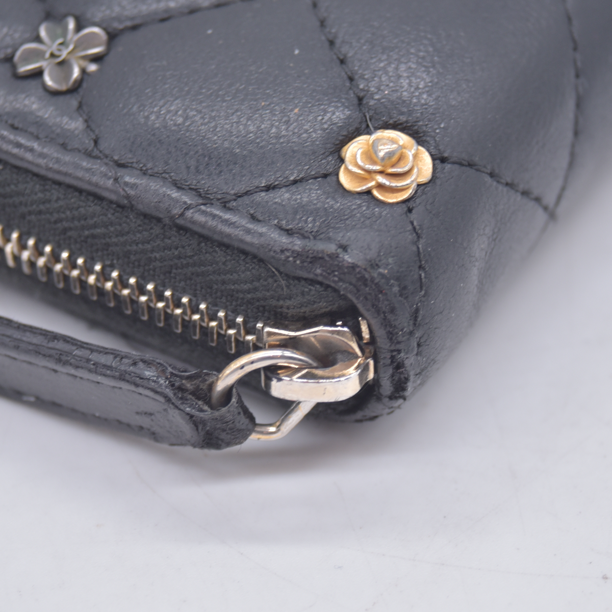 $1150 2018 Chanel 18K Lucky Charms Zip Around Long Wallet Black 10021056