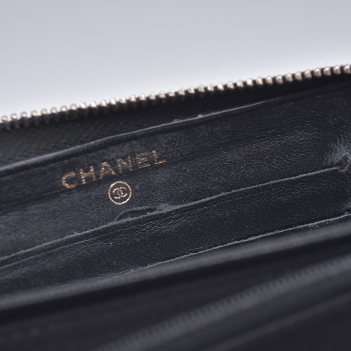 $1150 2018 Chanel 18K Lucky Charms Zip Around Long Wallet Black 10021056
