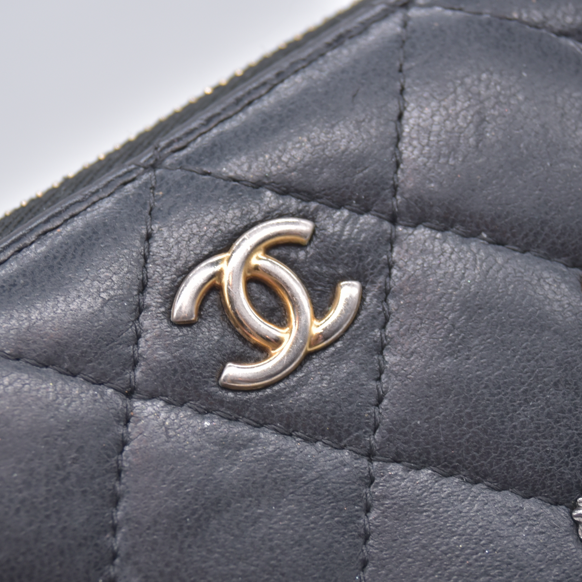 $1150 2018 Chanel 18K Lucky Charms Zip Around Long Wallet Black 10021056