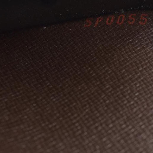 AUCTION  $675 Louis Vuitton  Damier Ebene Medium Ring Agenda SP0055