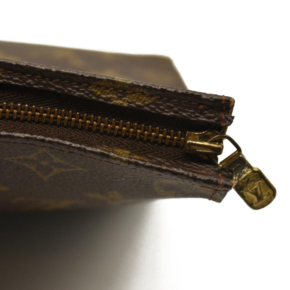Louis Vuitton  Monogram Toiletry Pouch 26 882AN