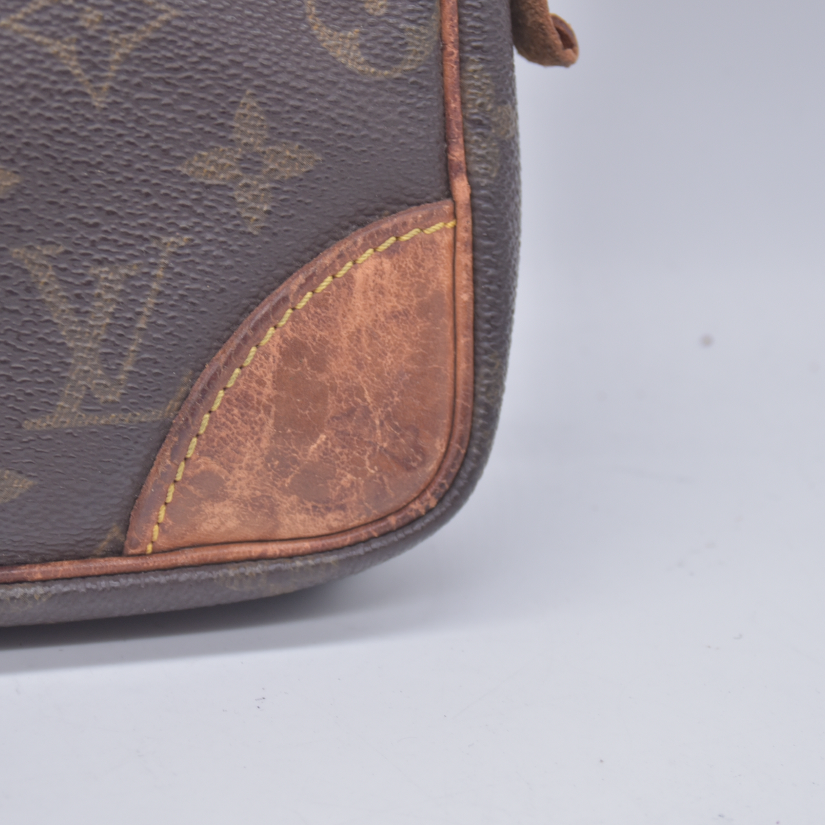 $650 1992 Louis Vuitton Monogram Pochette Marly Dragonne 26 SL0942