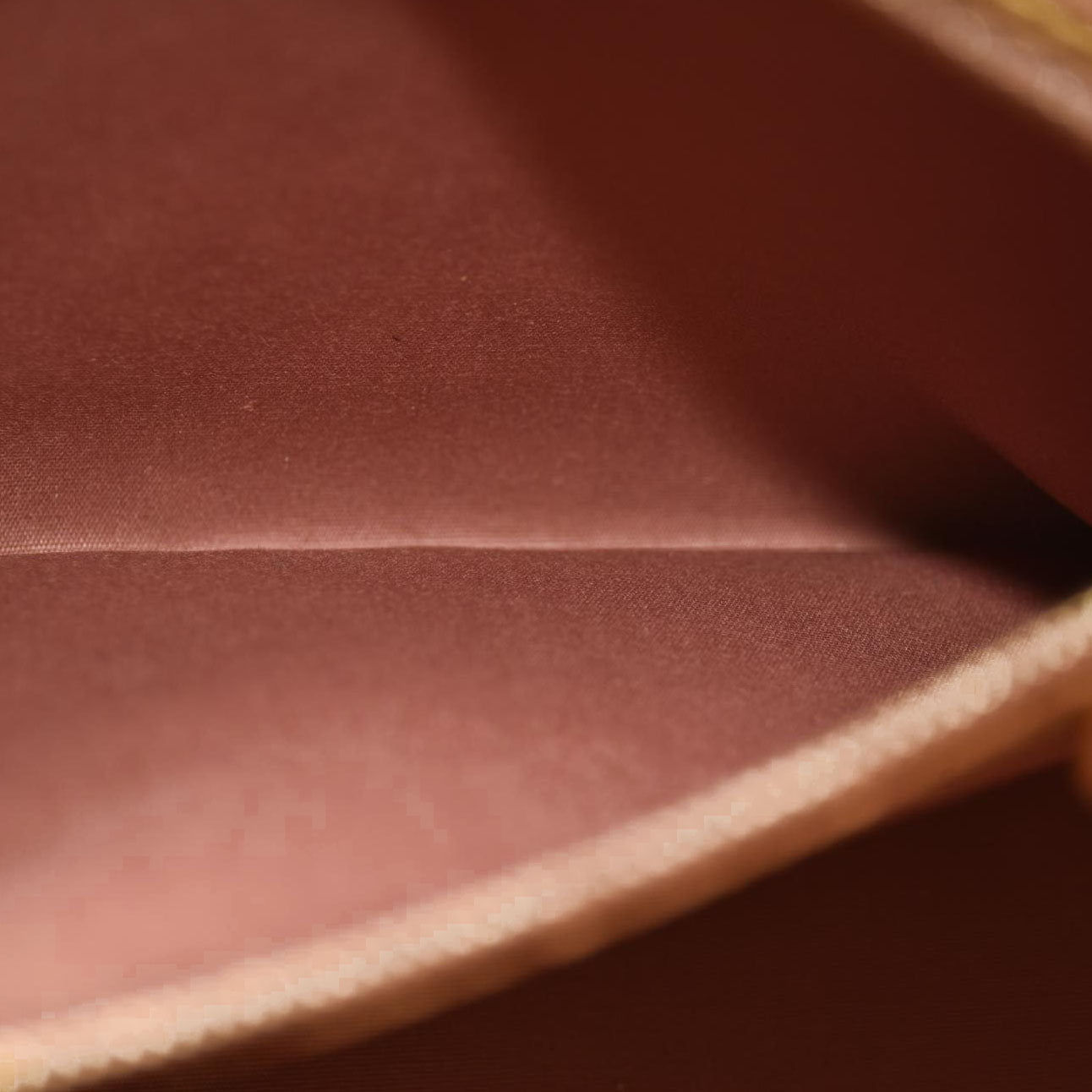 Louis Vuitton Vernis Brea GM Beige Poudre DR2169