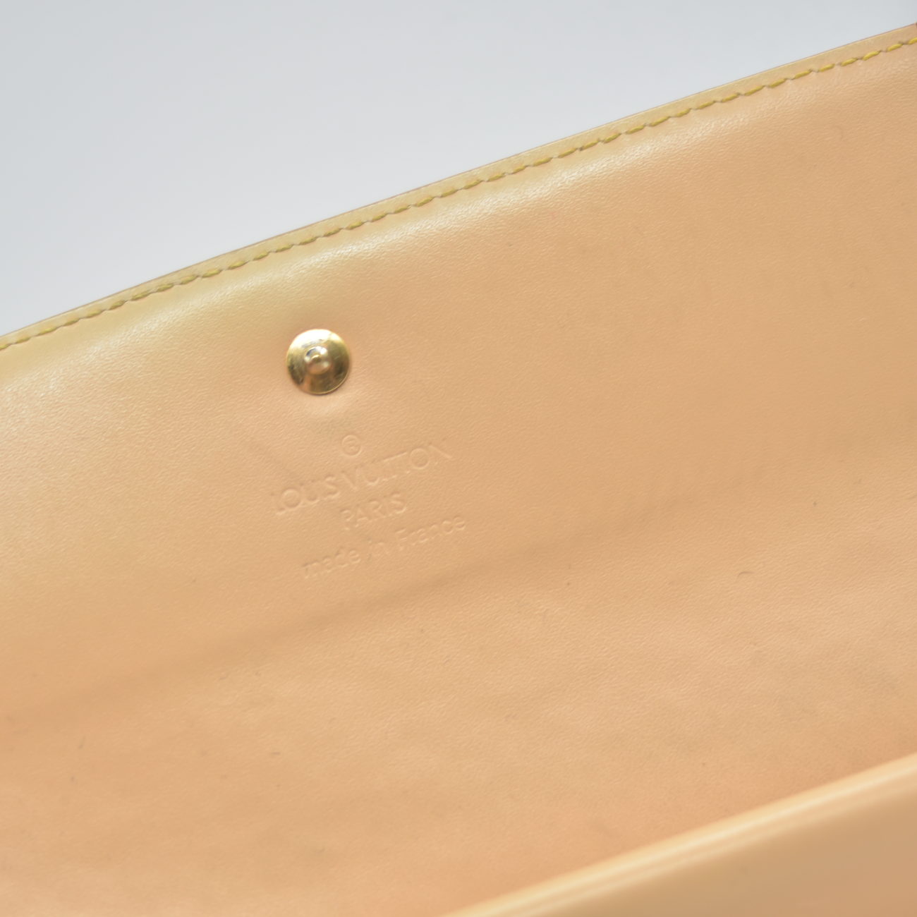 $795 2004 Louis Vuitton White Murakami Multicolor Porte Tresor International Wallet TH0034 CONSIGNMENT
