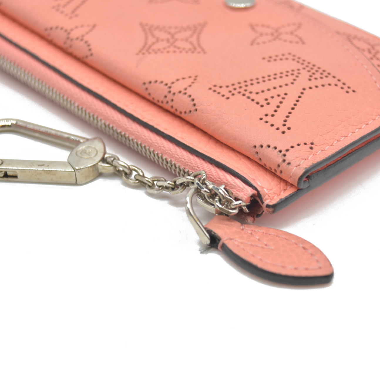 AUCTION $870 Louis Vuitton Mahina Recto Verso Card Holder Coral Leather