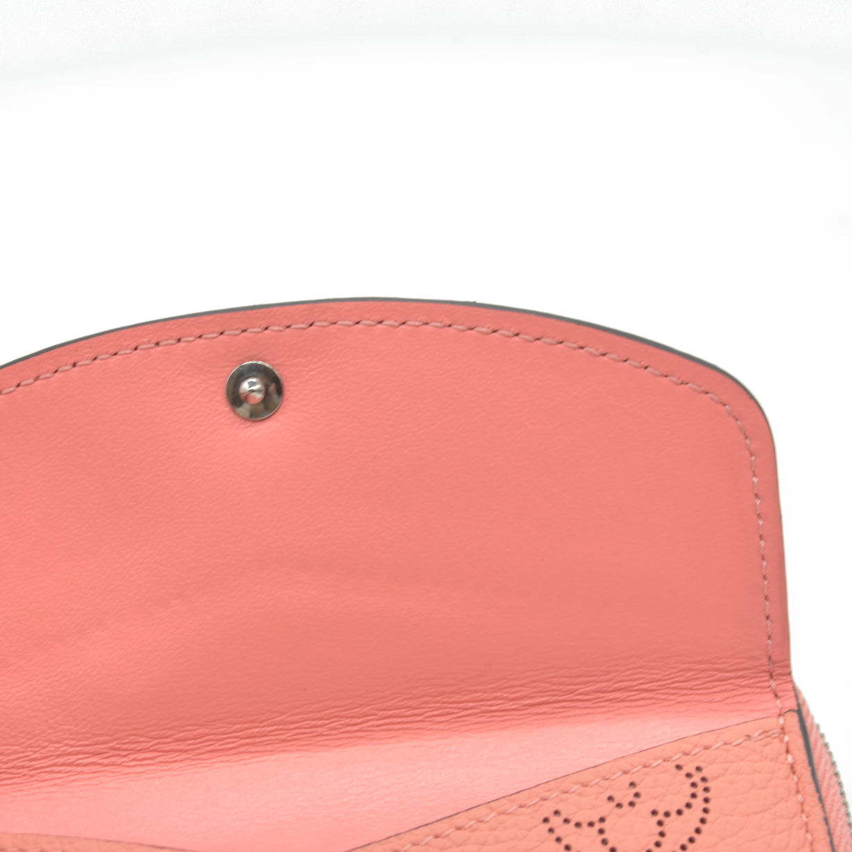 AUCTION $870 Louis Vuitton Mahina Recto Verso Card Holder Coral Leather