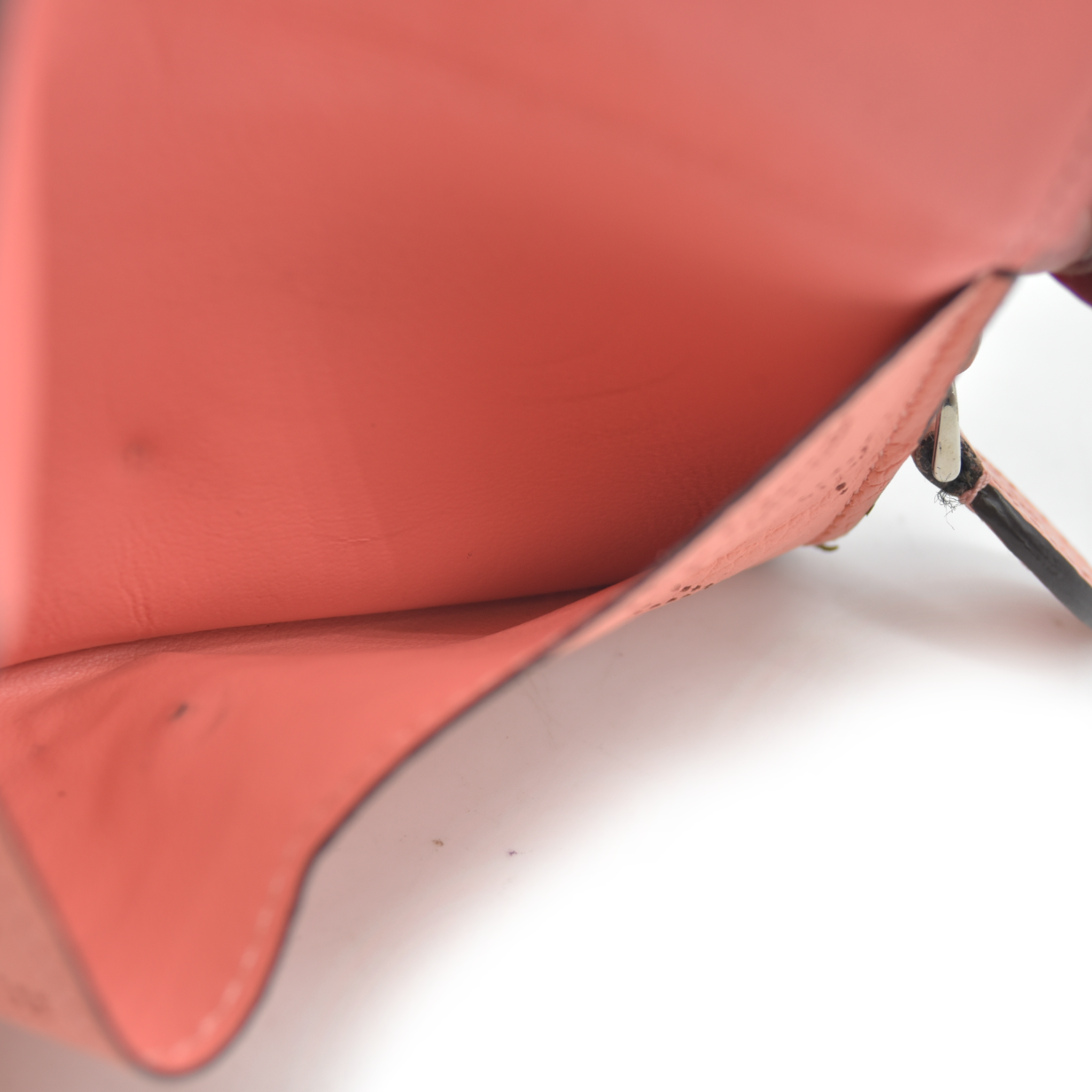 AUCTION $870 Louis Vuitton Mahina Recto Verso Card Holder Coral Leather