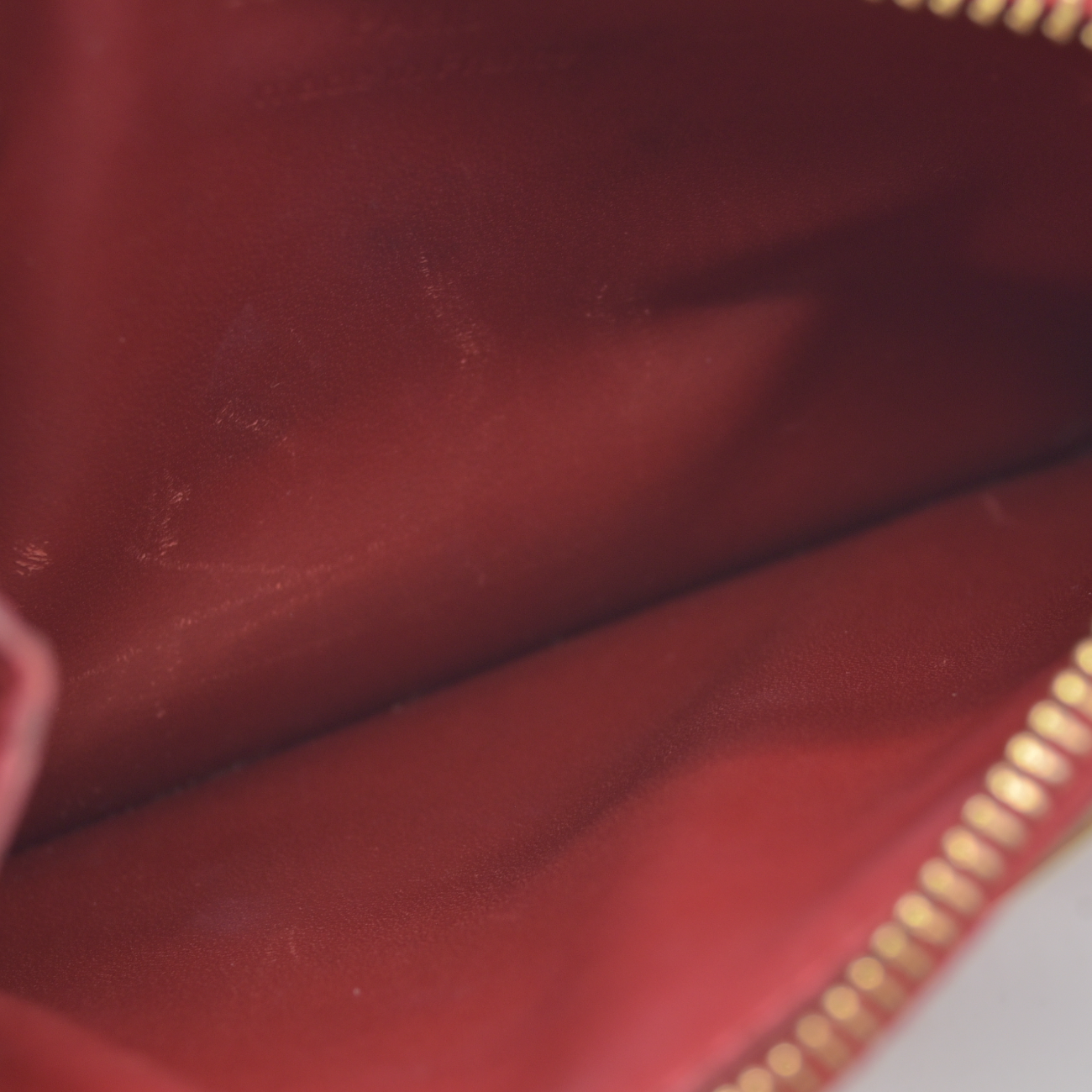 $525 2013 Louis Vuitton Vernis Key Pouch Pomme D'Amour SN2183