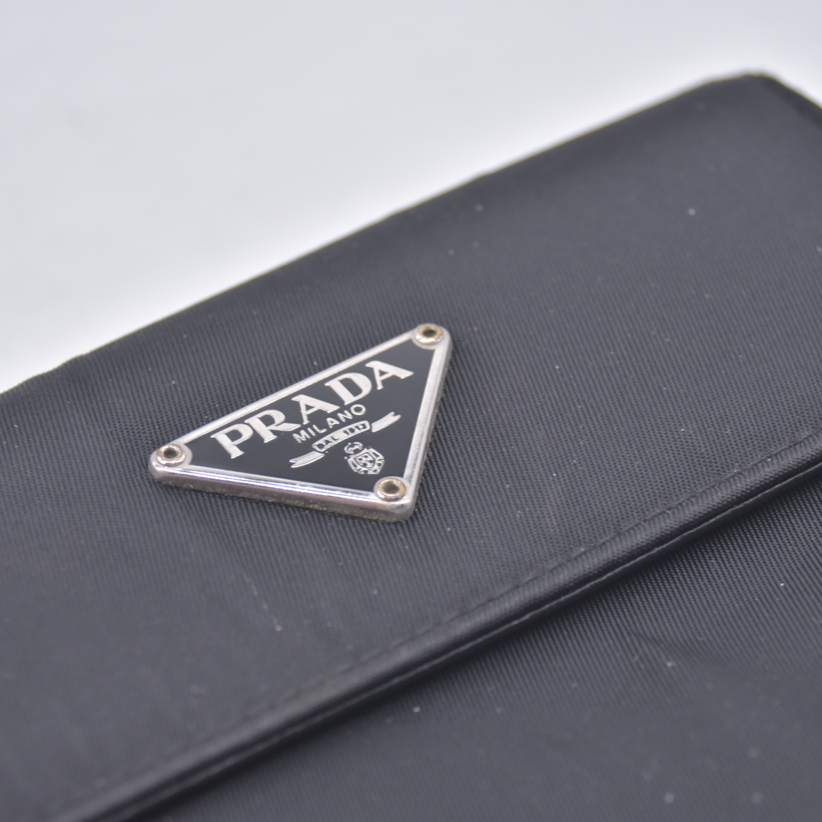 $775 PRADA Logo Plate Nylon Trifold Wallet Black 10021030