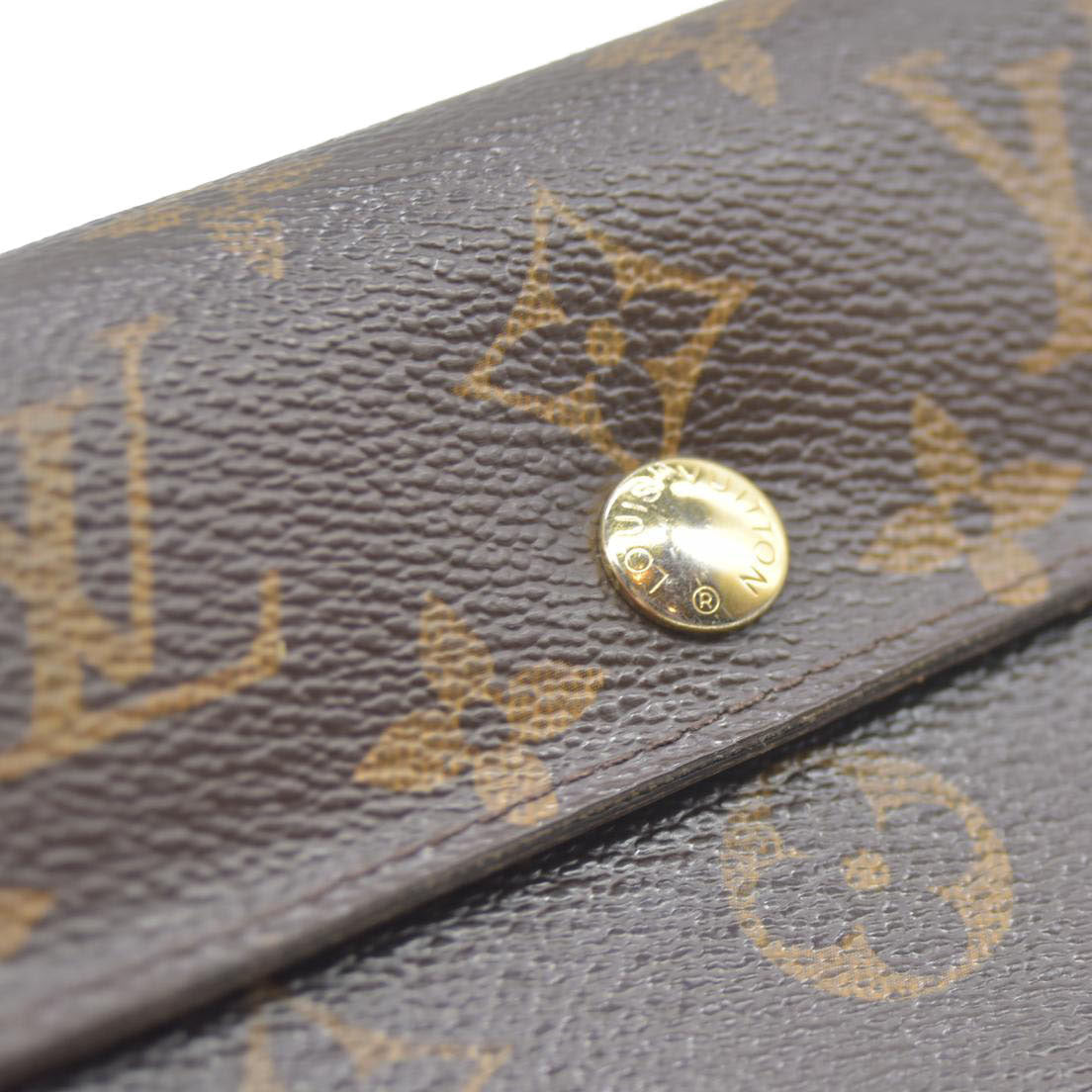AUCTION $610 LOUIS VUITTON Monogram Alexandra Trifold Wallet CA4098