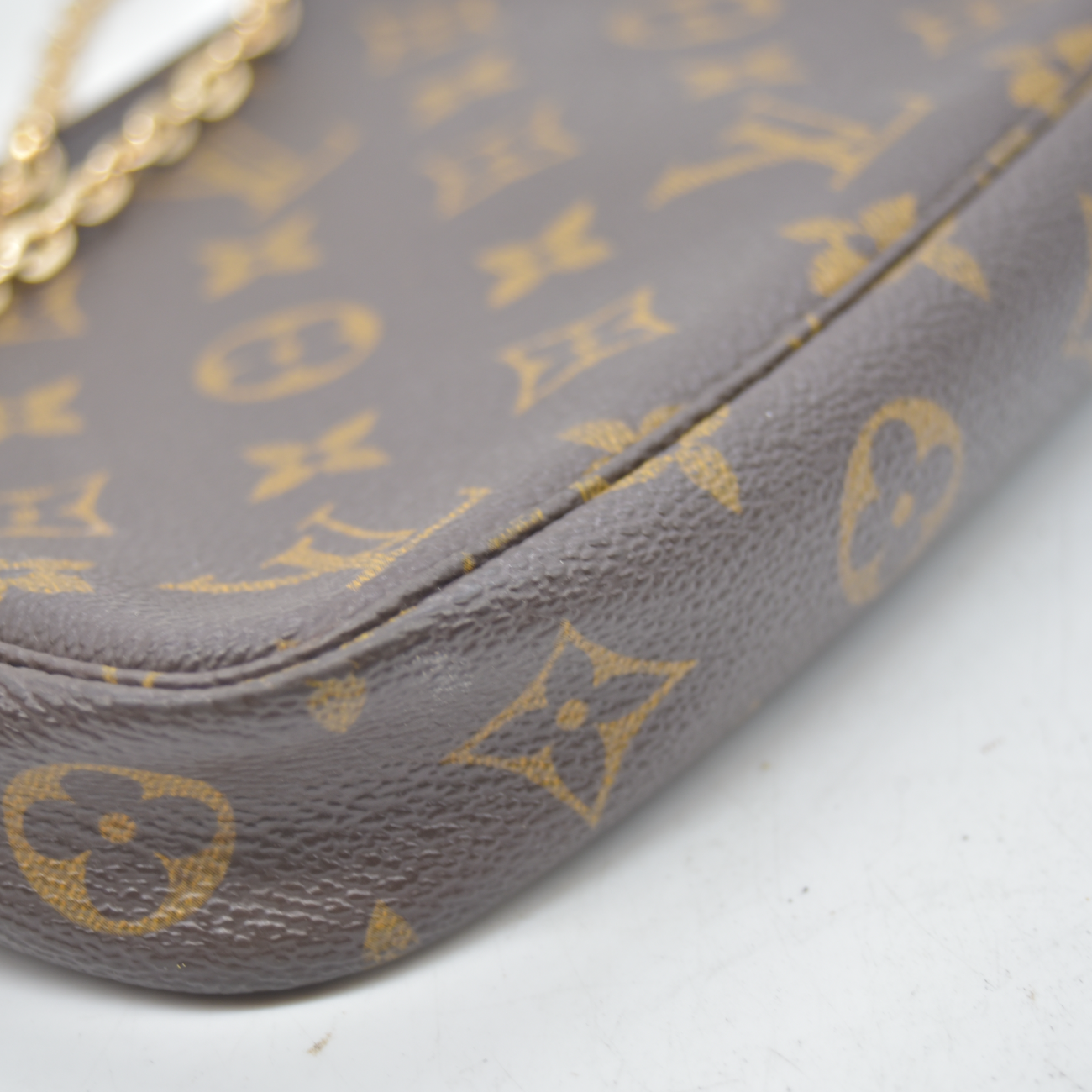 $1290 1999 Louis Vuitton Monogram Pochette Accessories AR0919