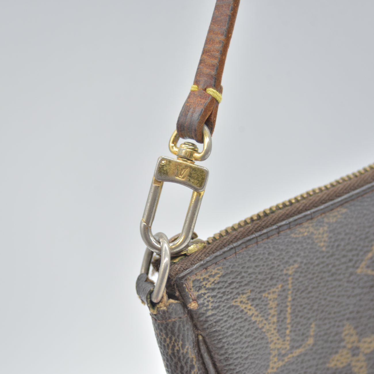 $1290 2002 Louis Vuitton Monogram Pochette Accessories AR1012