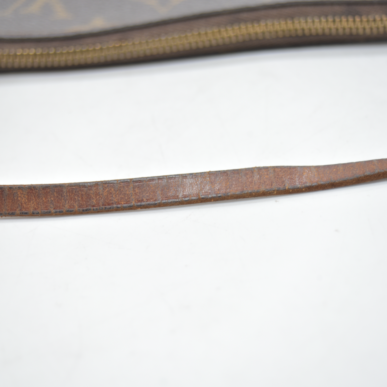 $1290 2002 Louis Vuitton Monogram Pochette Accessories AR1012