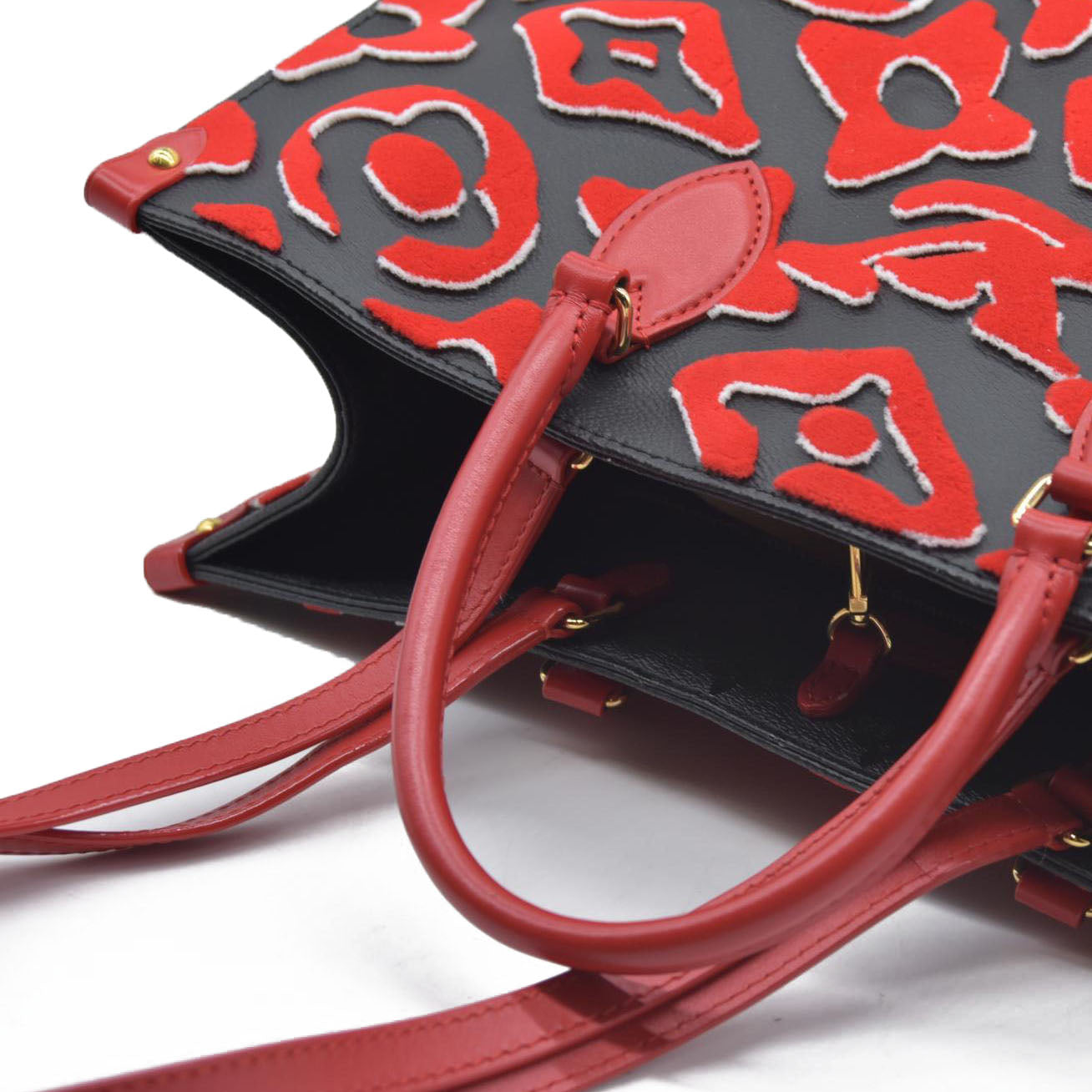 $3850 $3850 Louis Vuitton x Urs Fischer On the Go GM