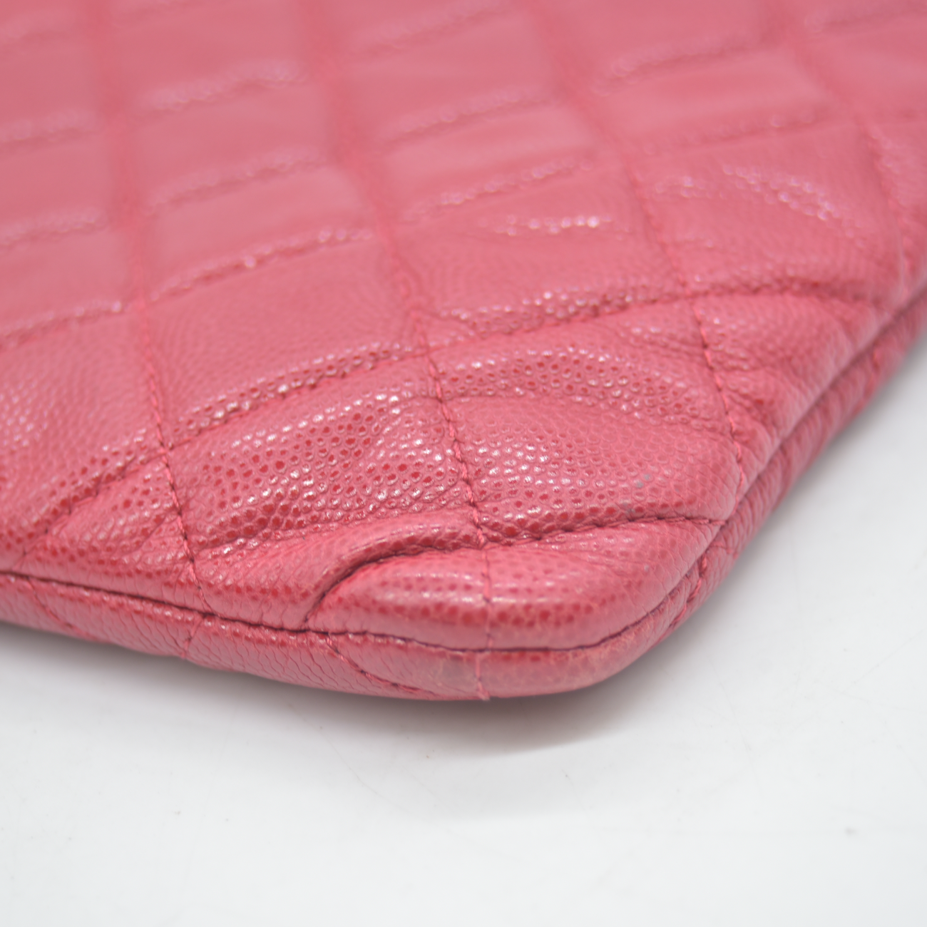 $1425 2019 Chanel Caviar Quilted Medium Cosmetic Case Red