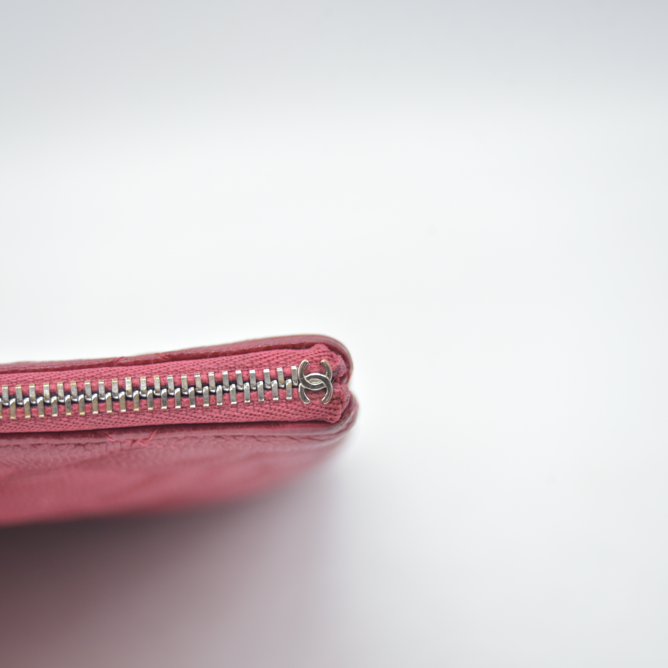 $1425 2019 Chanel Caviar Quilted Medium Cosmetic Case Red