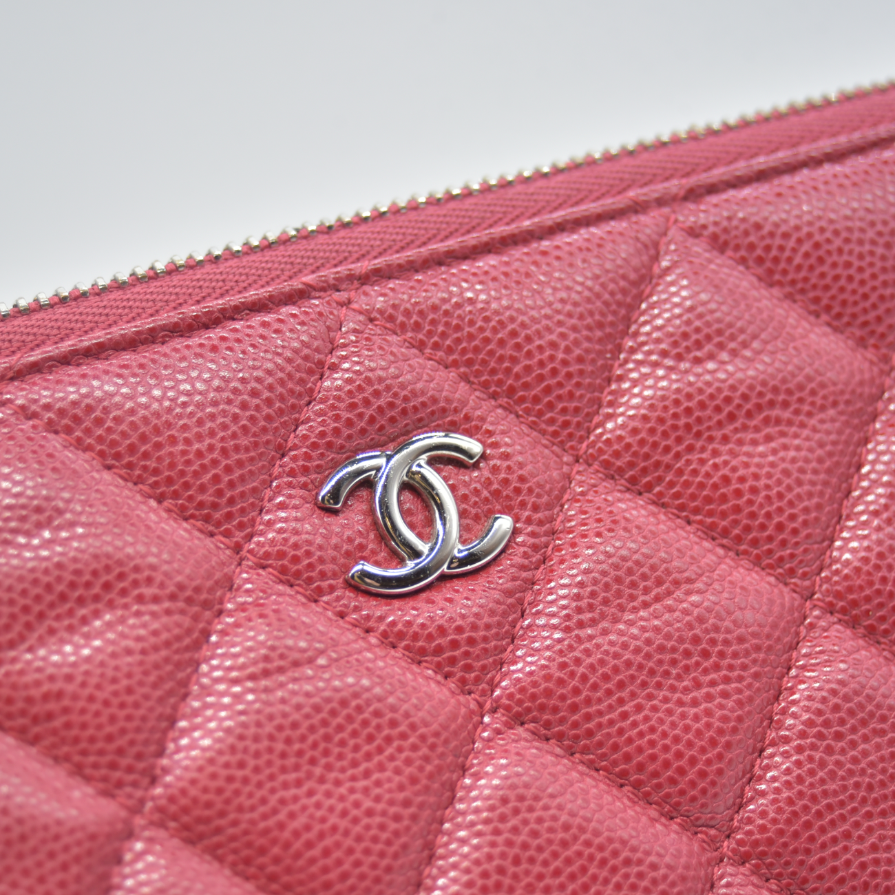 $1425 2019 Chanel Caviar Quilted Medium Cosmetic Case Red