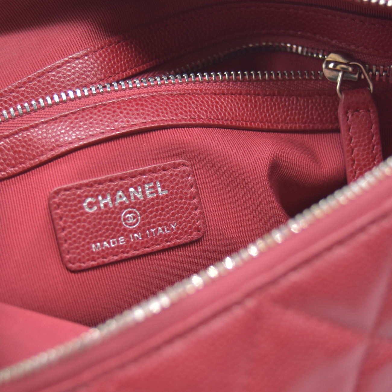 $1425 2019 Chanel Caviar Quilted Medium Cosmetic Case Red