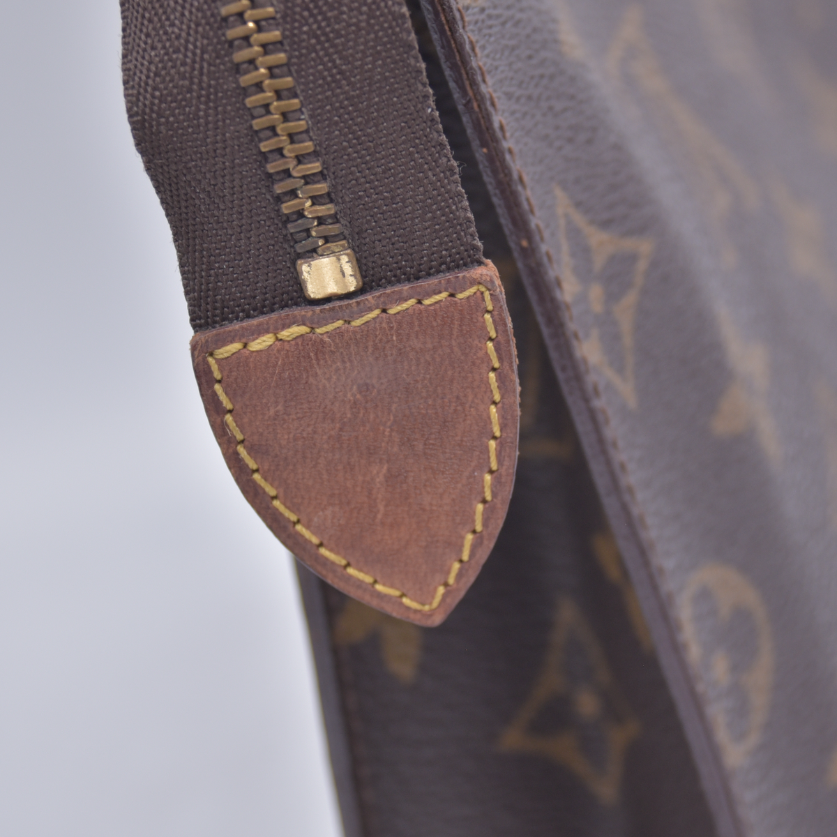 $760 Louis Vuitton Monogram Toiletry 26 Cosmetics Pouch Purse 10021031