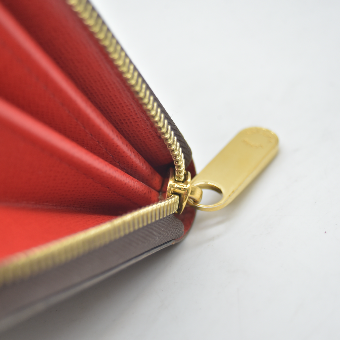 $960 RFID Louis Vuitton Monogram Zippy Wallet Coquelicot