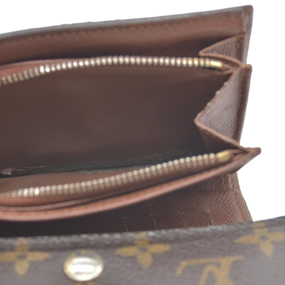 AUCTION $610 LOUIS VUITTON Monogram Alexandra Trifold Wallet CA1029