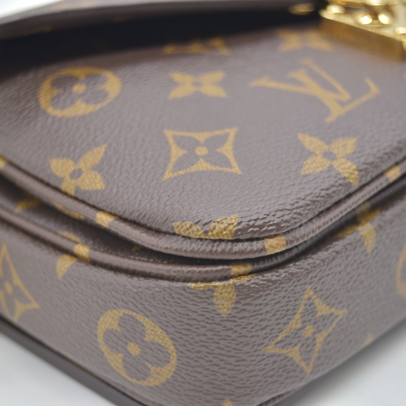 $3300 RFID Louis Vuitton Monogram Pochette Métis East West