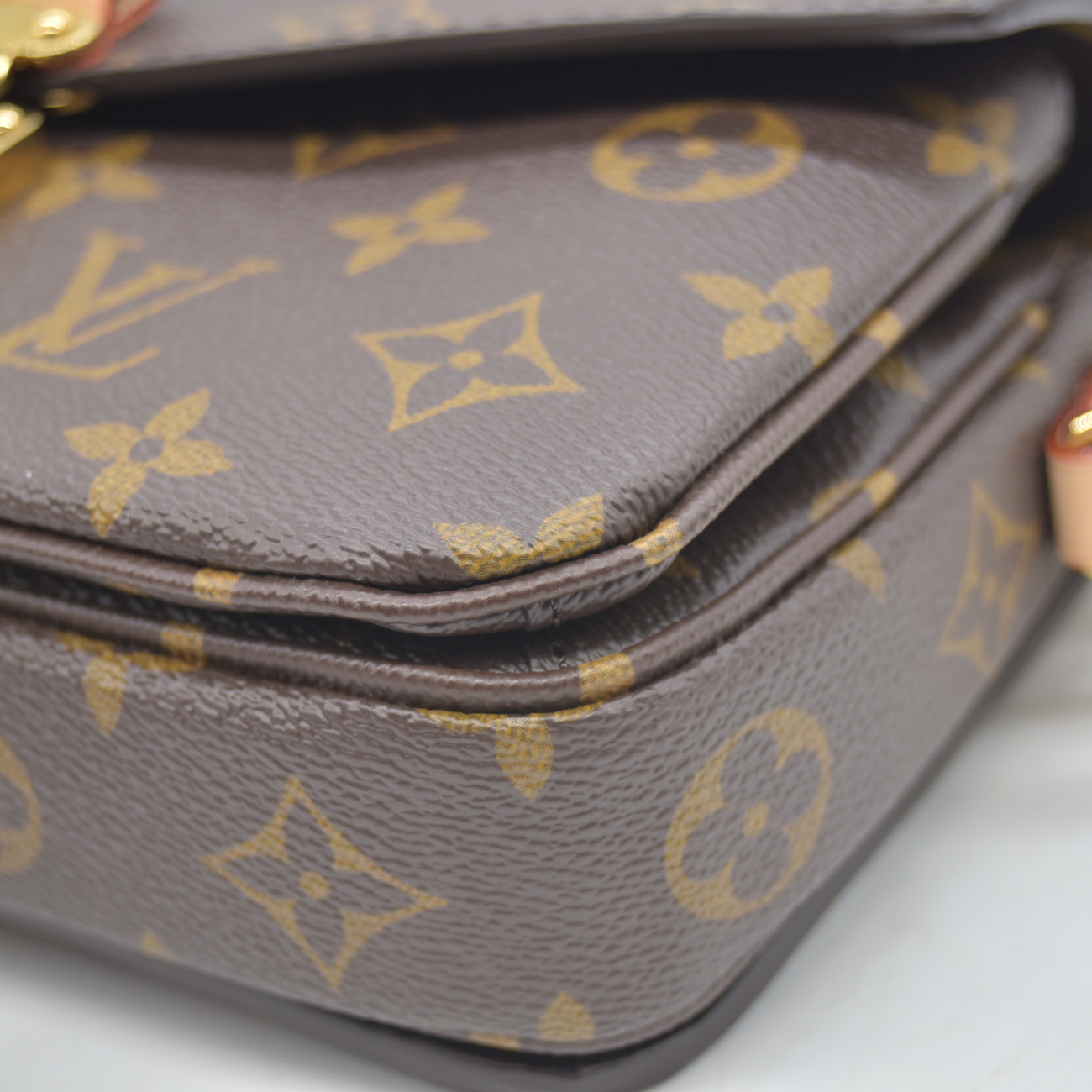 $3300 RFID Louis Vuitton Monogram Pochette Métis East West