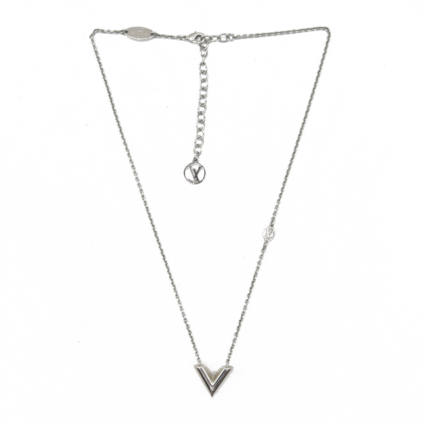 $505 Louis Vuitton Essential V Supple Necklace