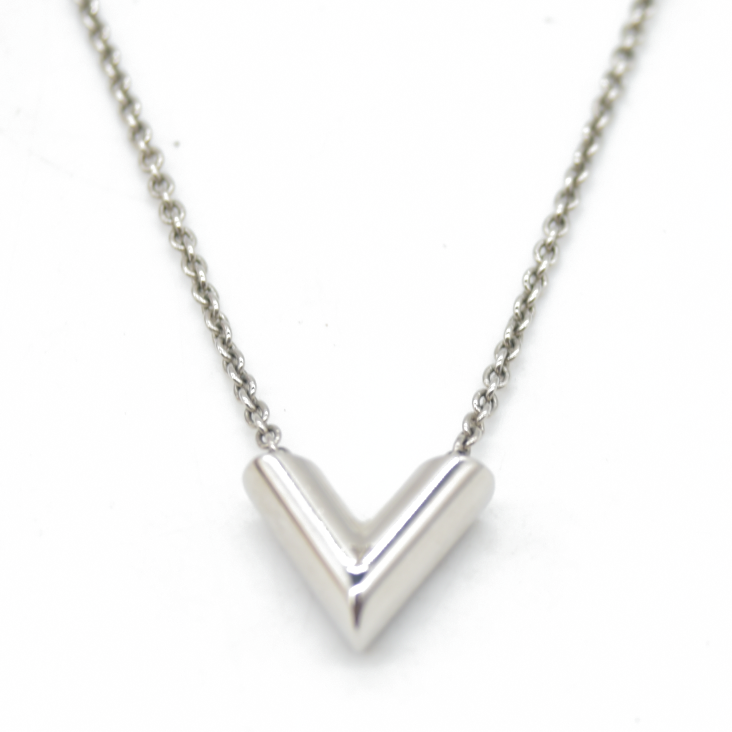 $505 Louis Vuitton Essential V Supple Necklace