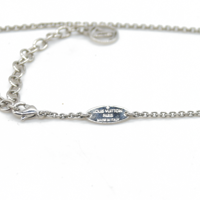 $505 Louis Vuitton Essential V Supple Necklace