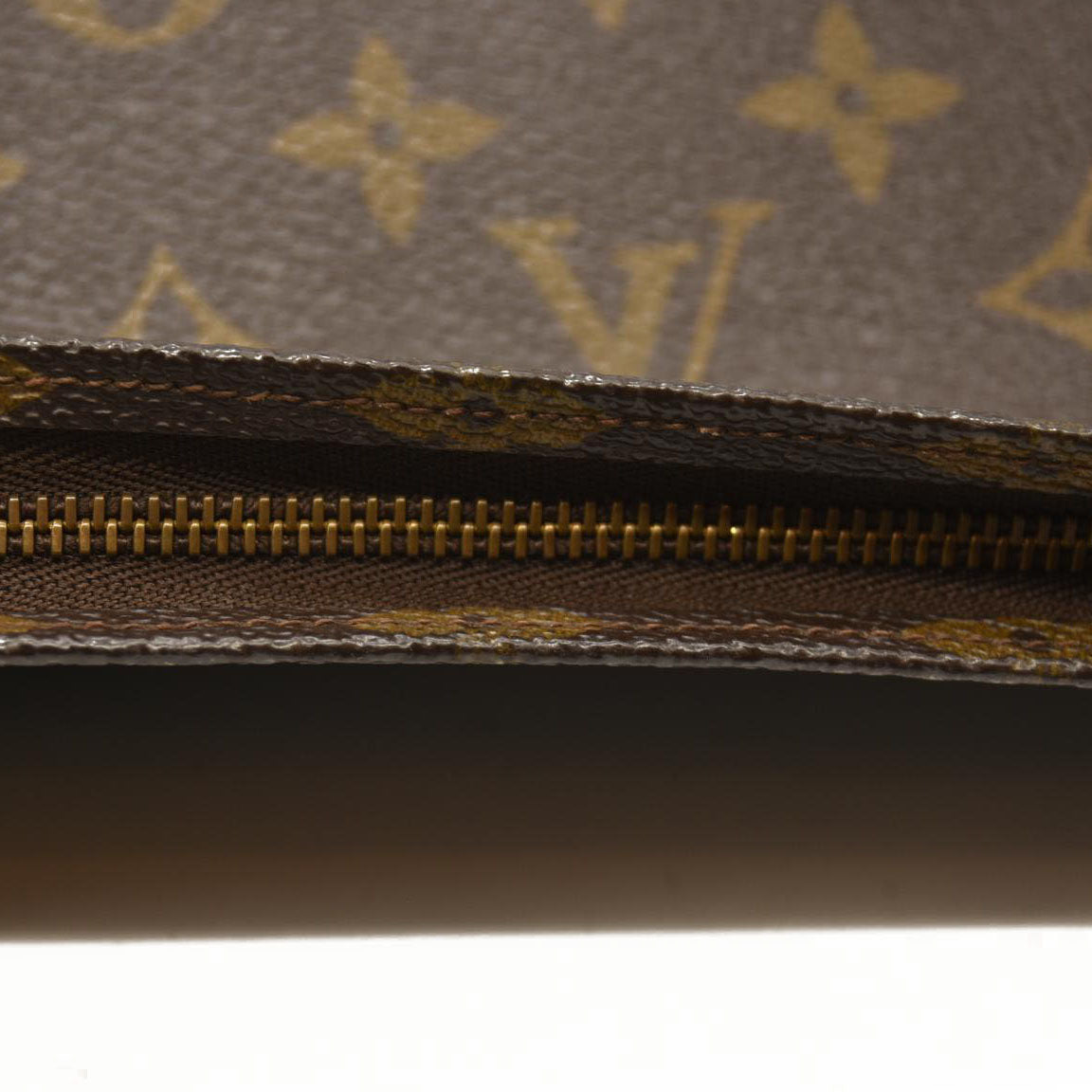 Louis Vuitton  Monogram Toiletry Pouch 26 882AN