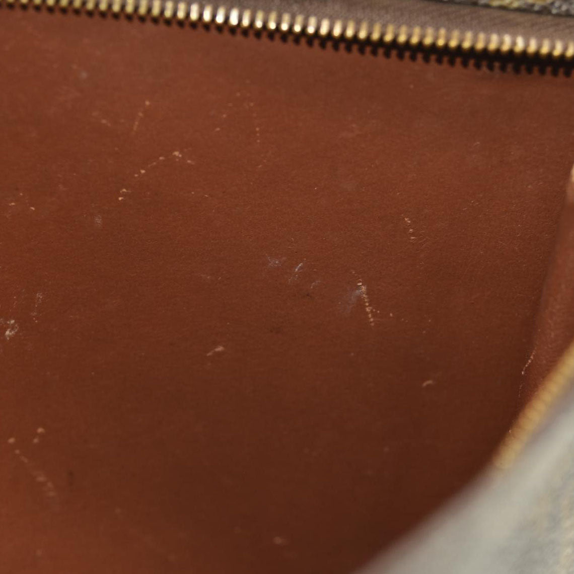 Louis Vuitton  Monogram Toiletry Pouch 26 882AN