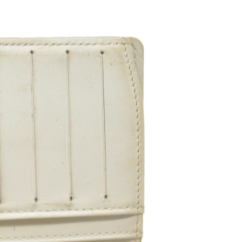 $935 Louis Vuitton 2005 Monogram Vernis French Purse