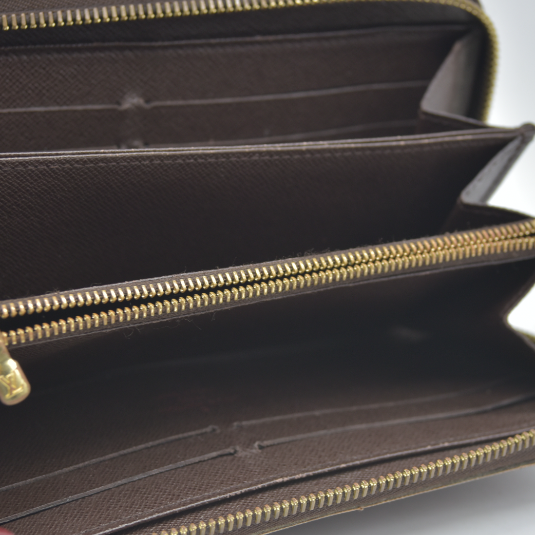 AUCTION $915 Louis Vuitton Damier Ebene Zippy Wallet CA2140 2010