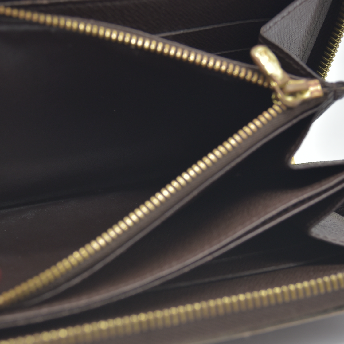 AUCTION $915 Louis Vuitton Damier Ebene Zippy Wallet CA2140 2010