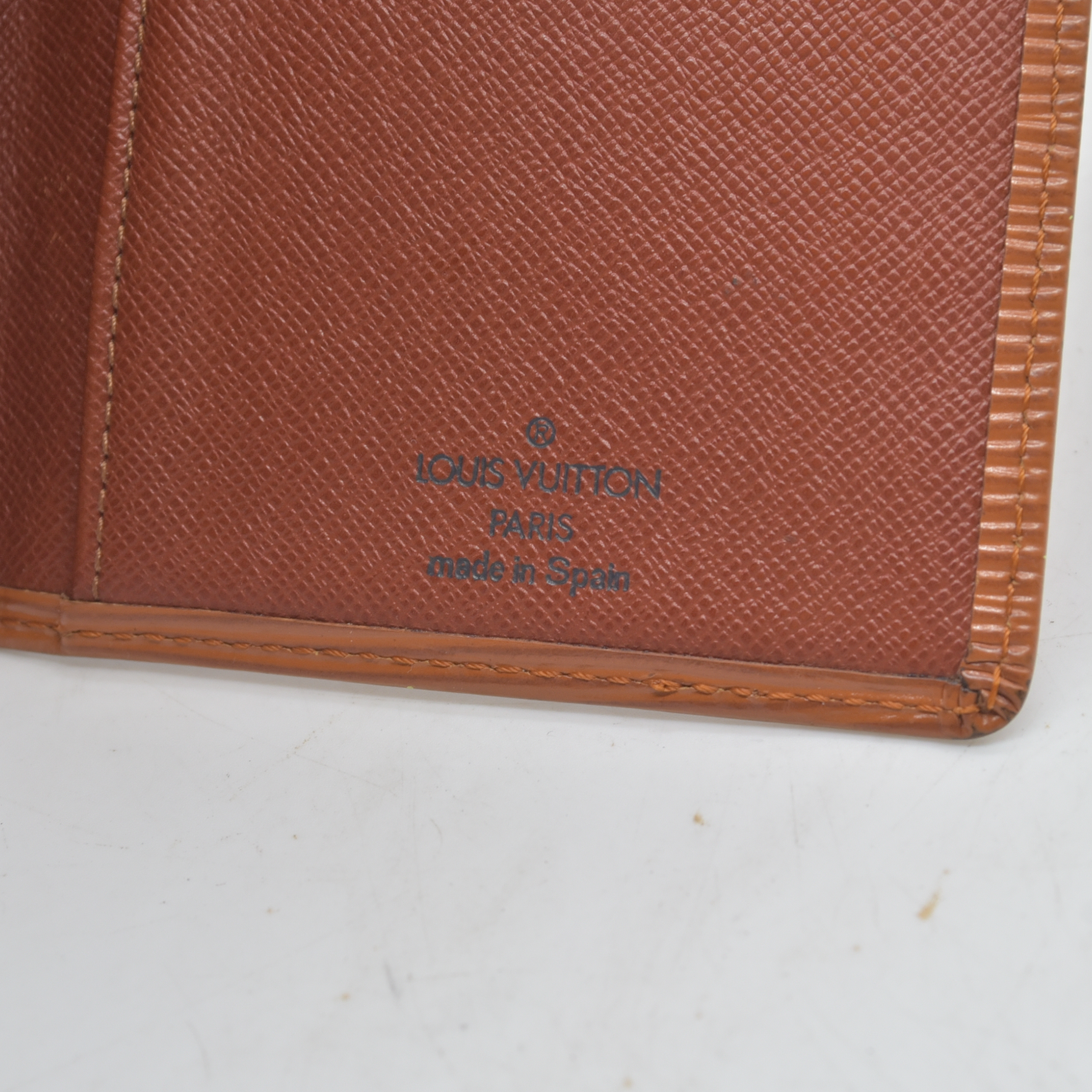 $650 1999 Louis Vuitton Epi Checkbook Holder Wallet CA0979