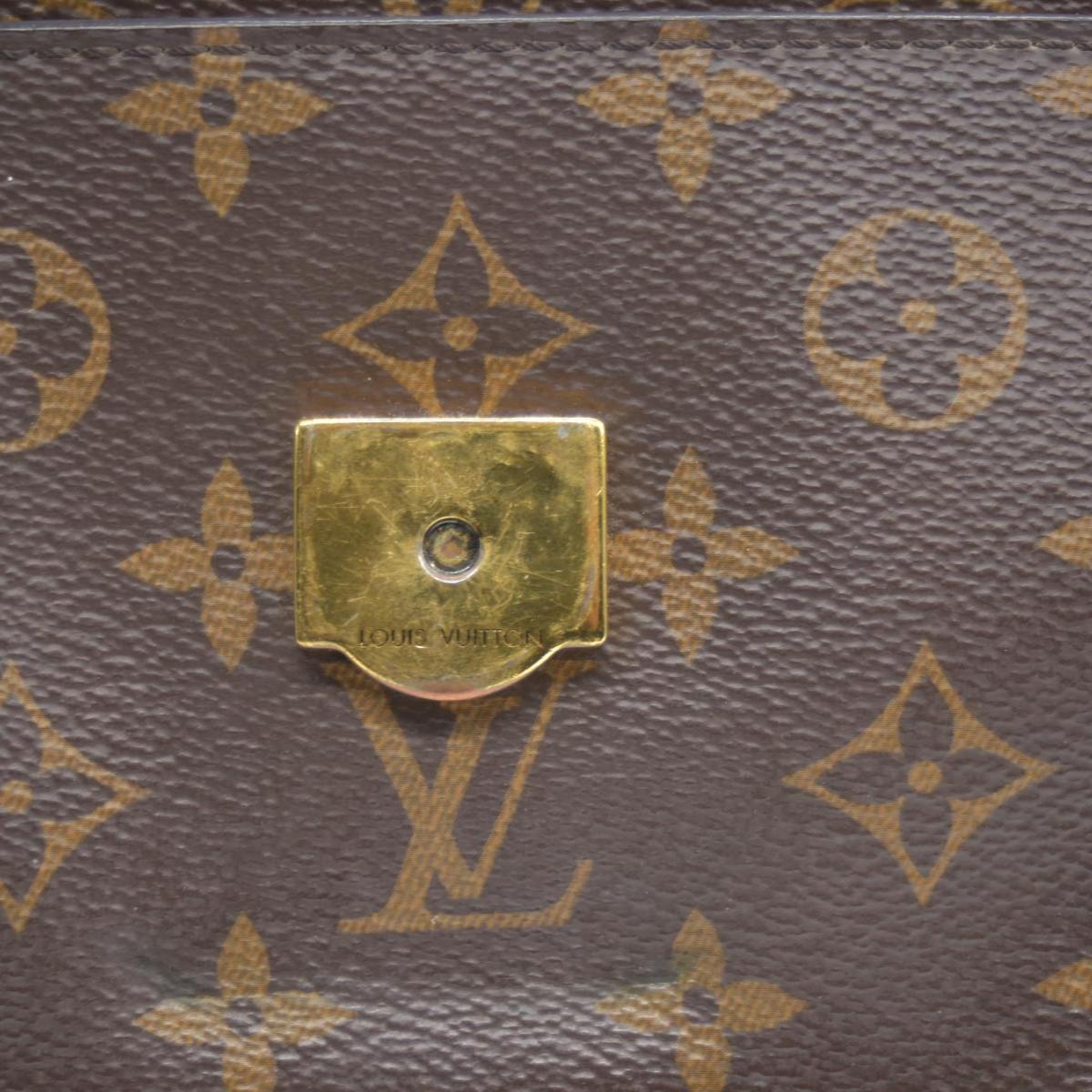 $2570 Louis Vuitton Monogram Passy