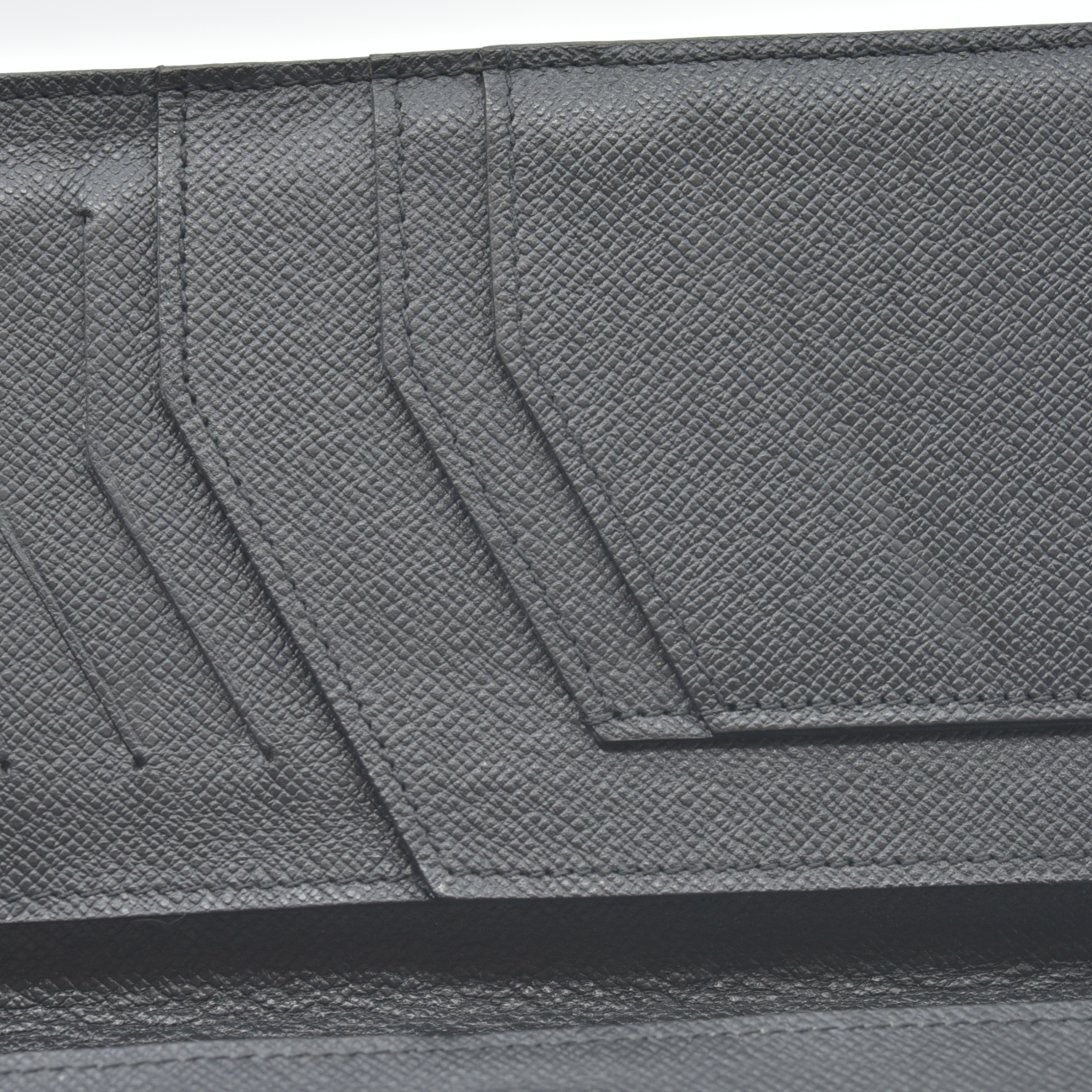 $750 2011 Taiga Porte Valeurs Organizer Wallet Black TA4101