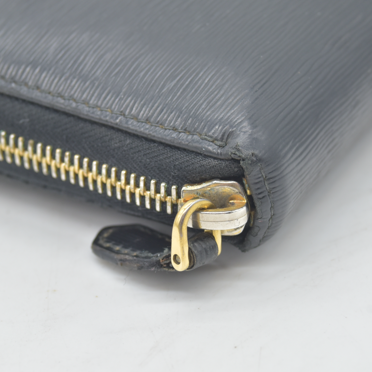 $1070 PRADA Vitello Move Bi-Color Zip Around Wallet Black