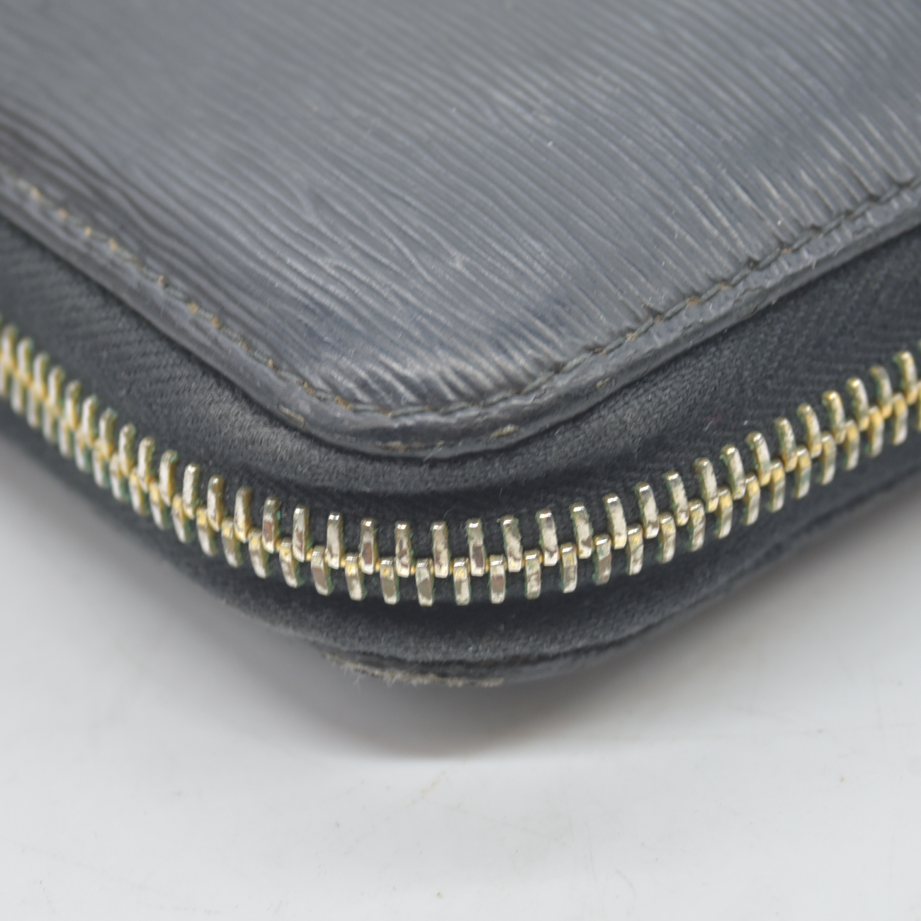 $1070 PRADA Vitello Move Bi-Color Zip Around Wallet Black